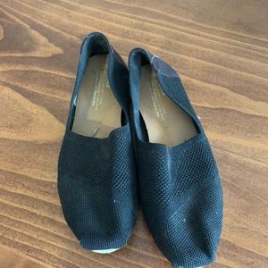 TOMS black